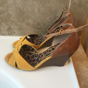 Lovely yellow suede wedges